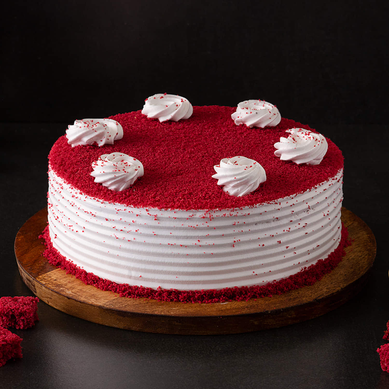 Frosting Red Velvet Cake |