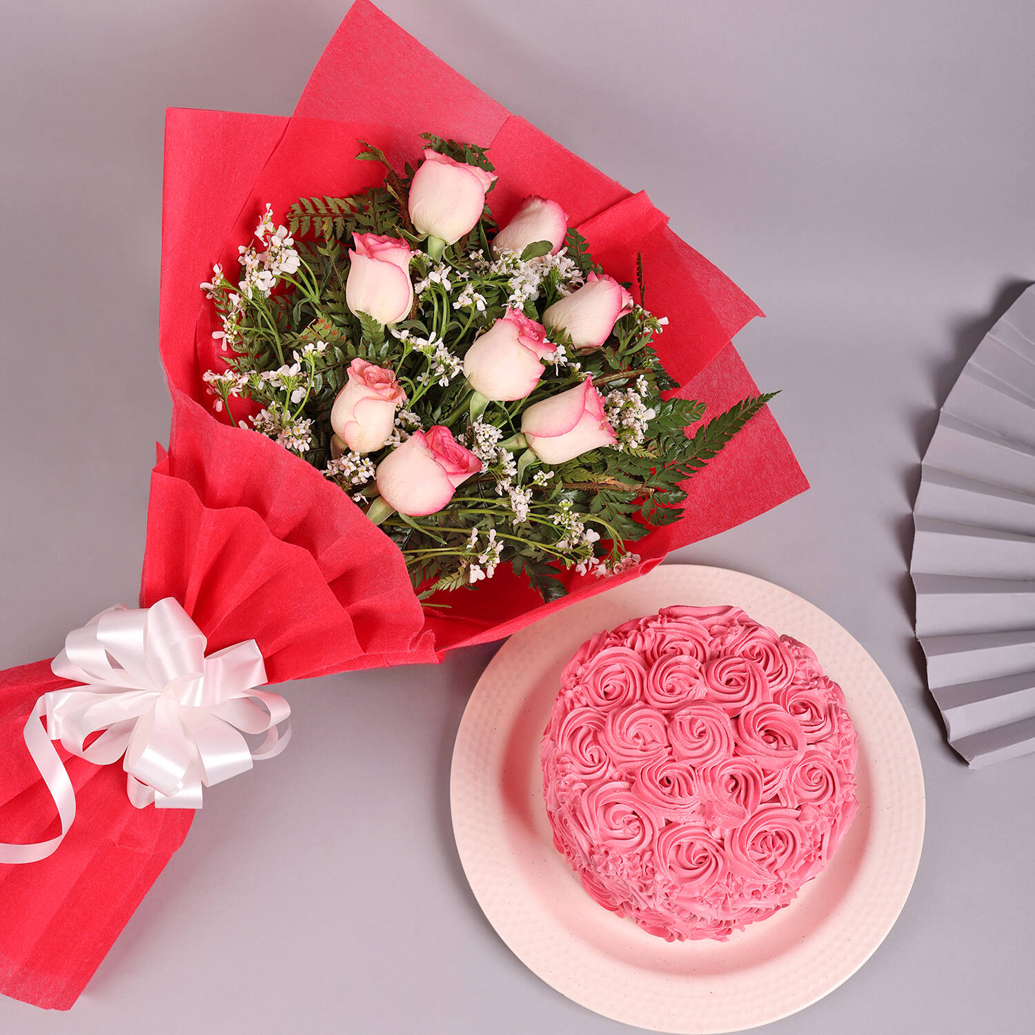 Vanilla Rose Cake with Pink Roses |