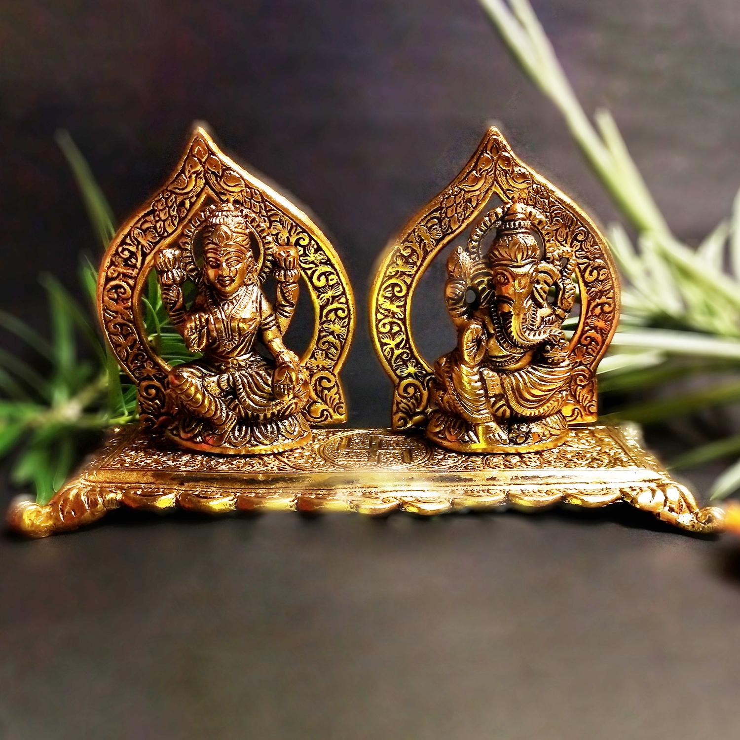 Laxmi With Lord Ganesha Idol |