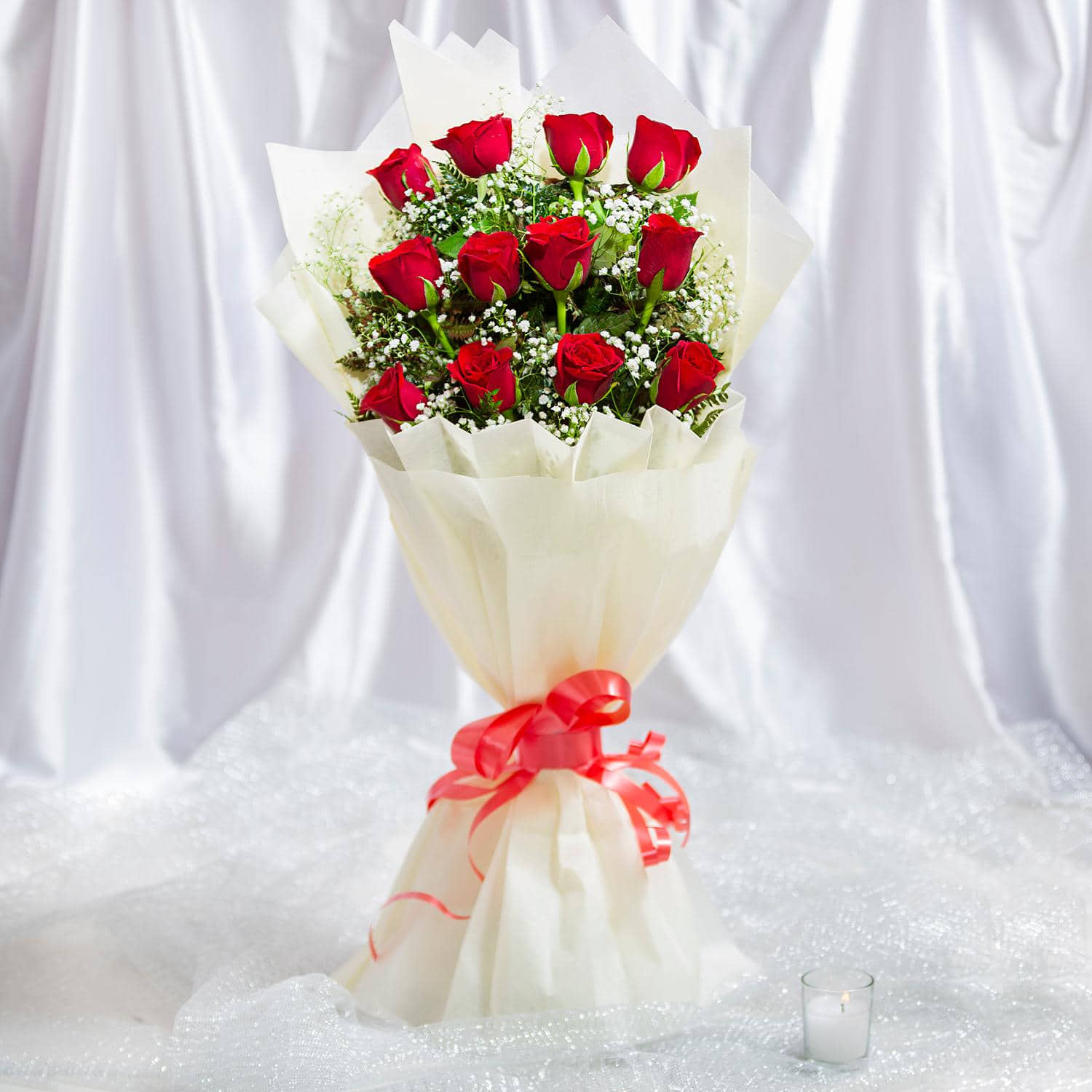 Classic Aura 12 Red Roses Bouquet |