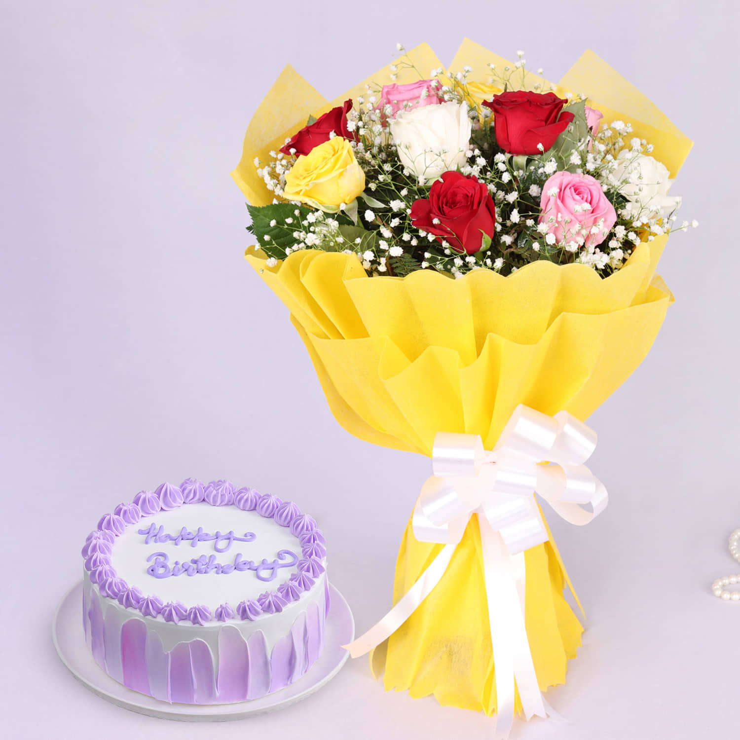 Mixed Rose Bouquet With Vanilla Cake |