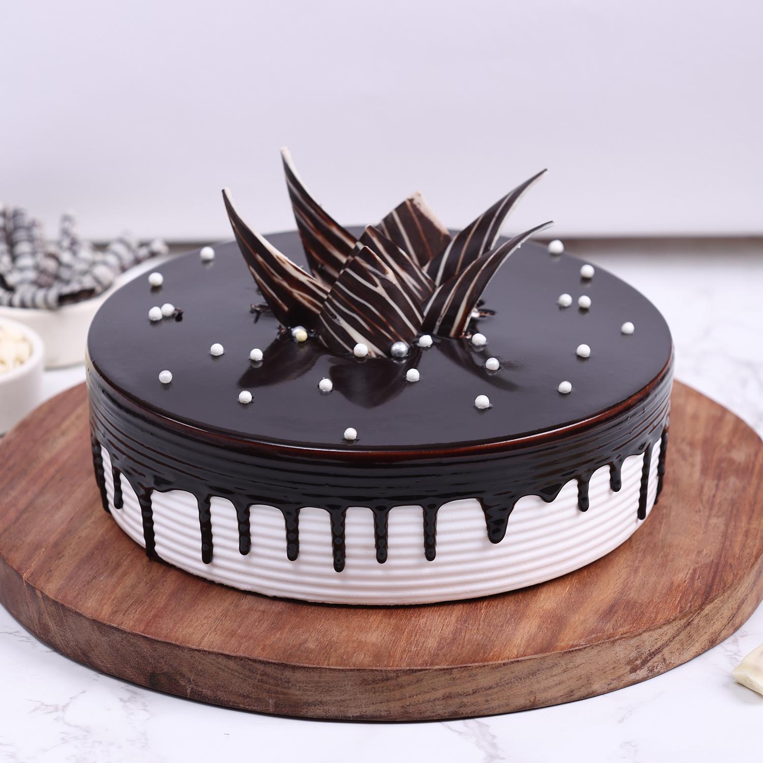 Classic Choco Vanilla Cake |